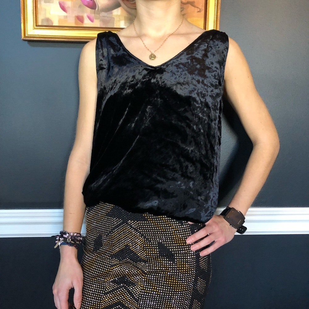 LOW back velvet top S